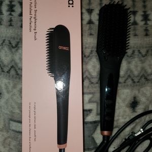 Amika Straightening Brush